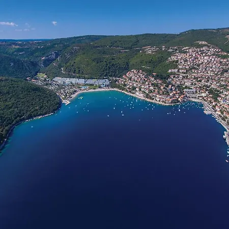 Stunning In Nedescina With Wifi